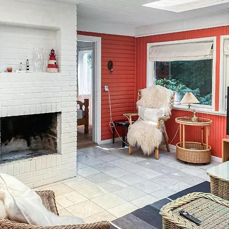 Dom wakacyjny 4 Bedroom Awesome In Vejby
