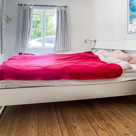 Dom wakacyjny 4 Bedroom Awesome In